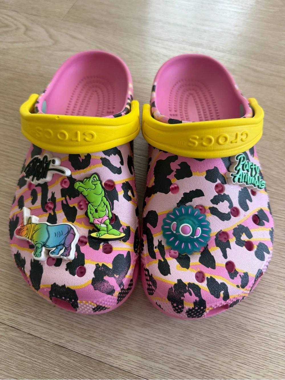 Crocs x Ron English Party Animal Clog Kids Sz J4 Pink Leopard w Jibbitz Light Up